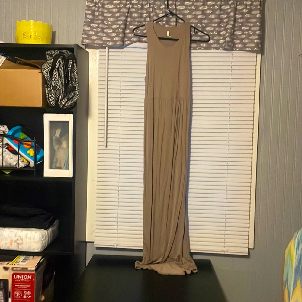 Bella me size small tan dress
